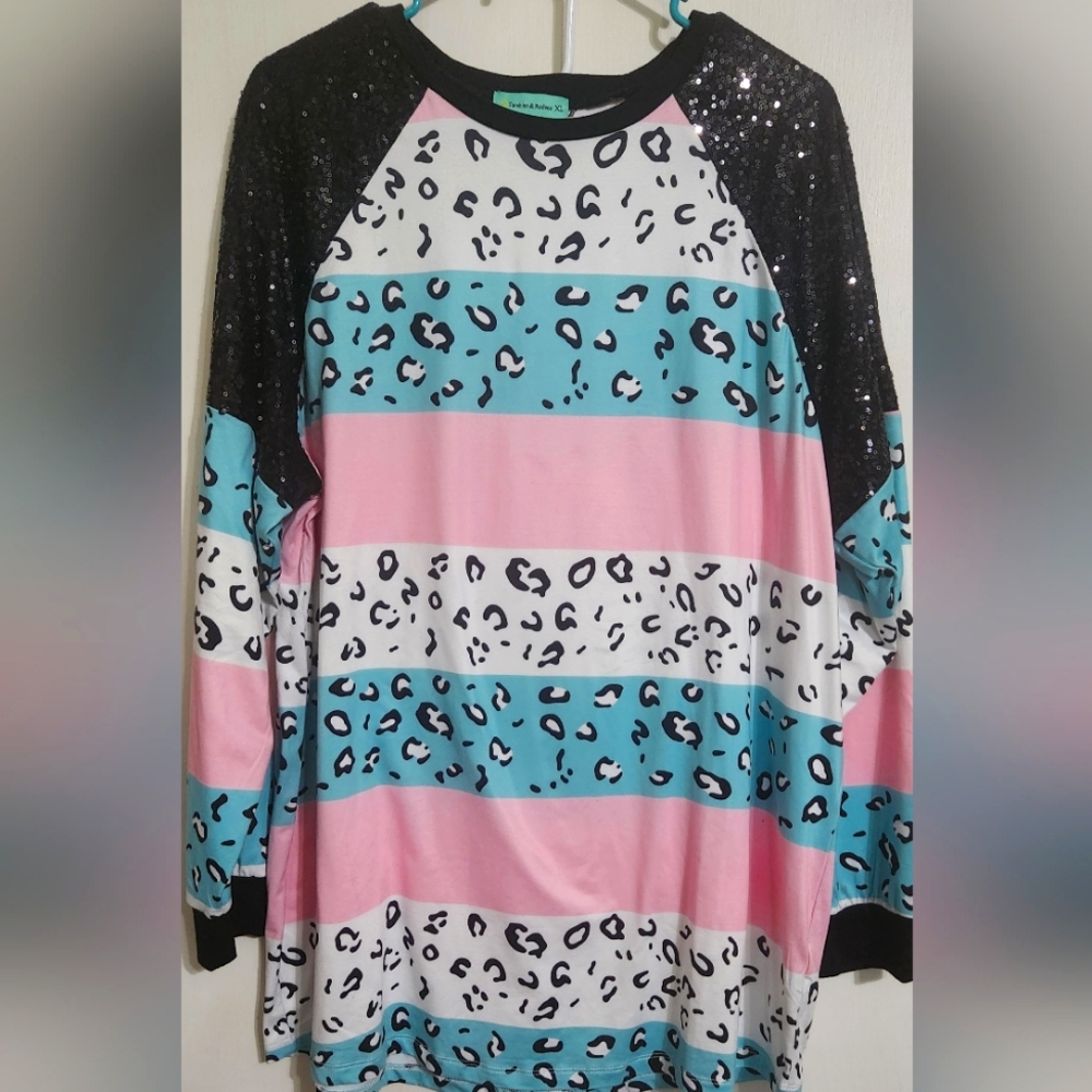 Sunshine & Rodeos leopard striped top